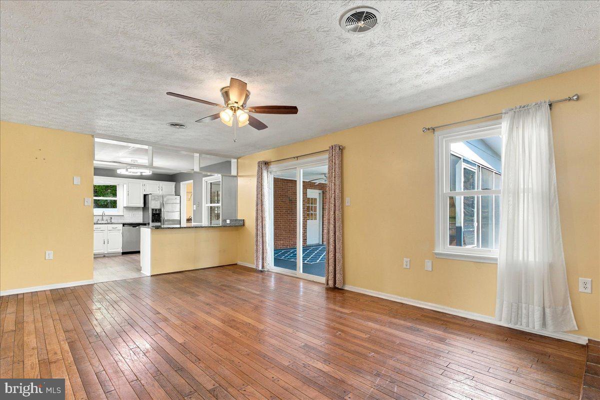 220 Greenfield Ave Property Photo 30