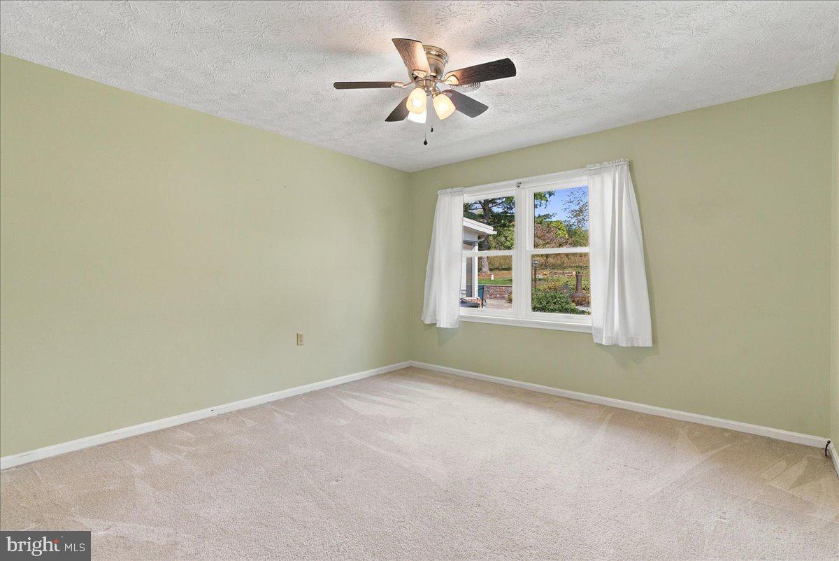 220 Greenfield Ave Property Photo 32