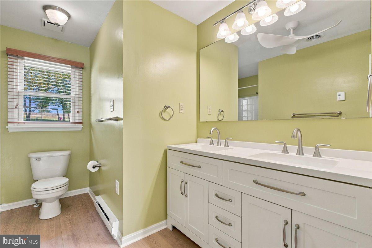 220 Greenfield Ave Property Photo 37