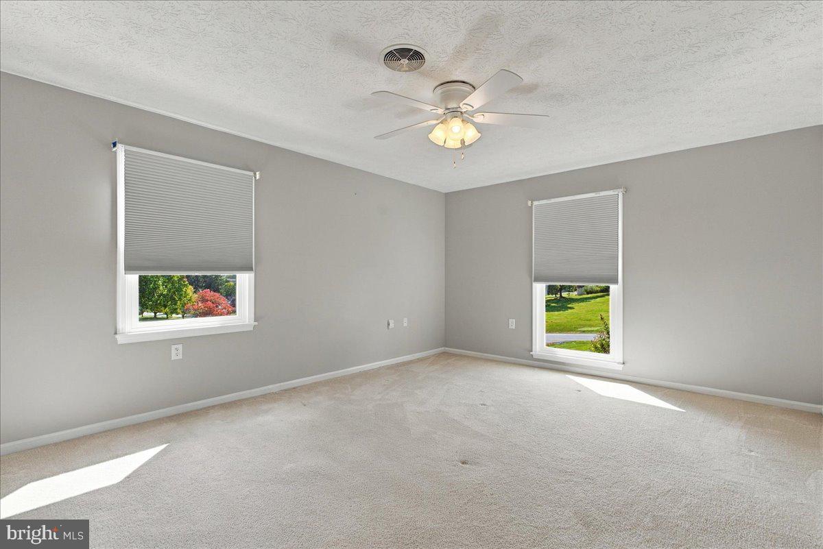 220 Greenfield Ave Property Photo 42