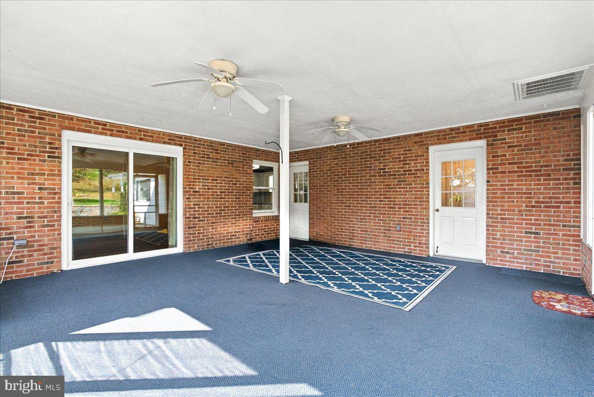 220 Greenfield Ave Property Photo 51