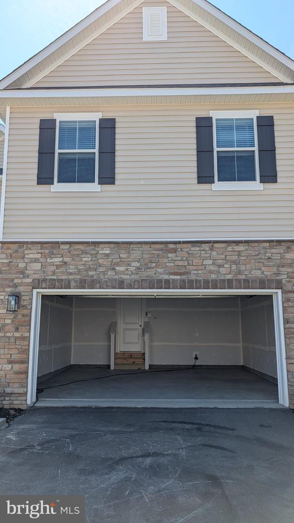 139 Wappinger Ter Property Photo 2