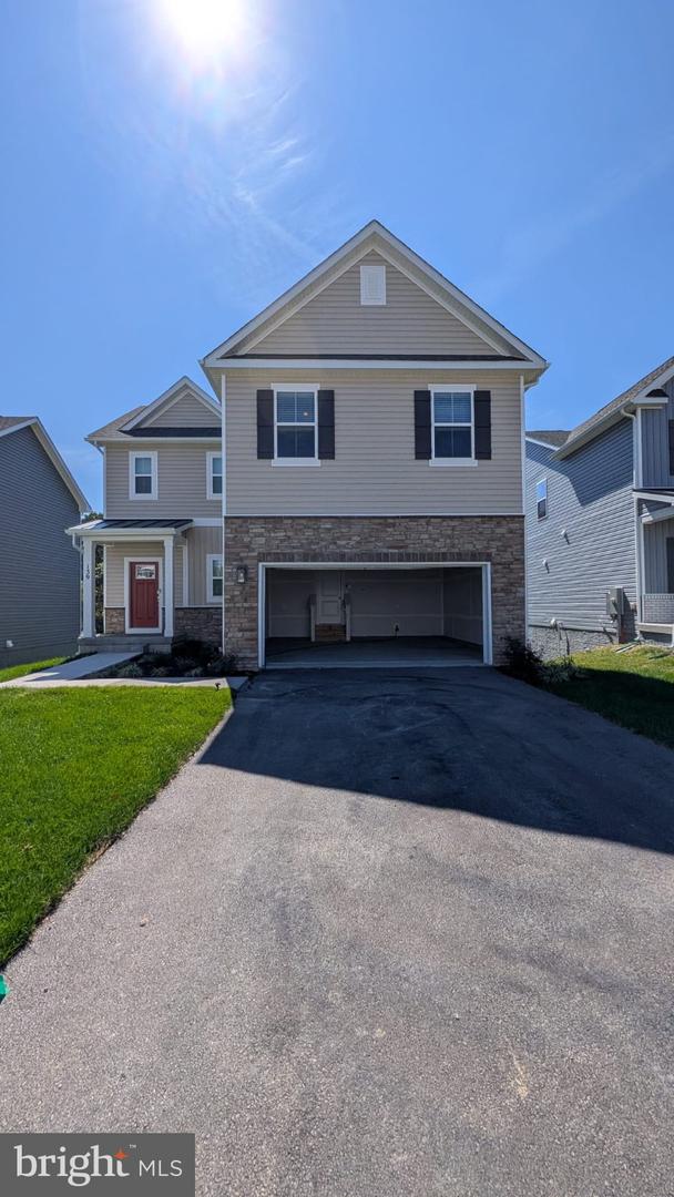 139 Wappinger Ter Property Photo 4