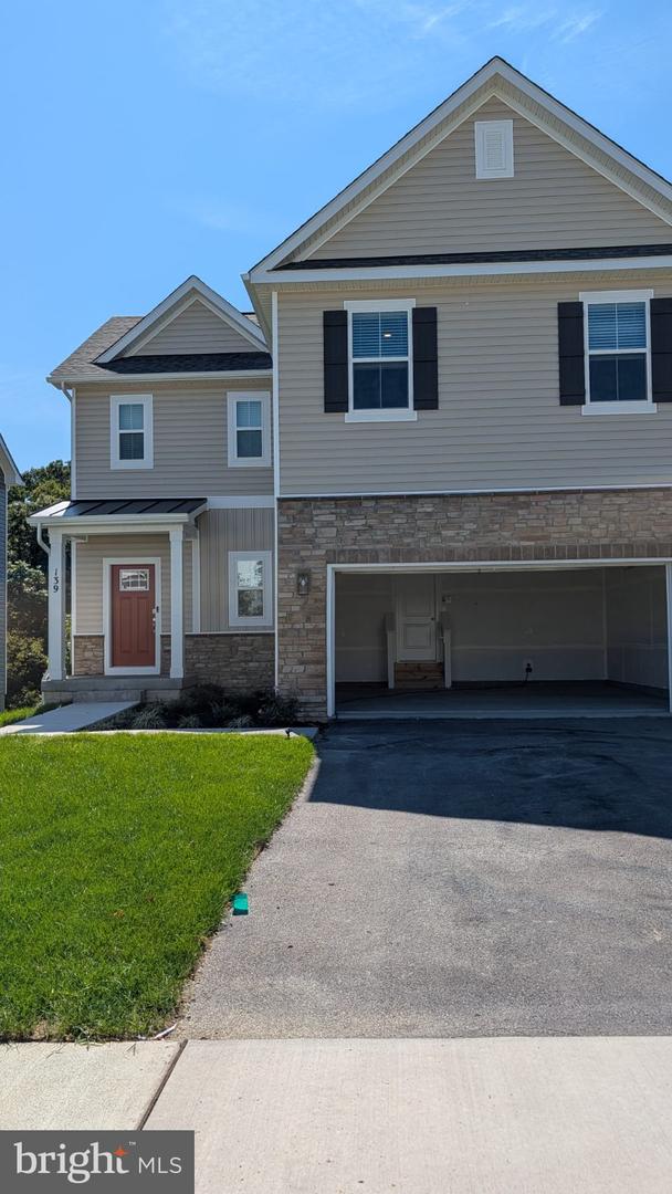 139 Wappinger Ter Property Photo 6