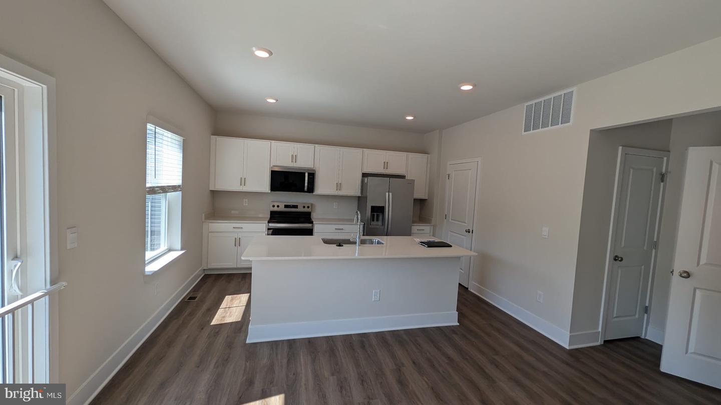 139 Wappinger Ter Property Photo 10
