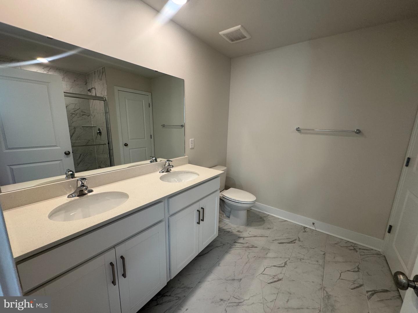 139 Wappinger Ter Property Photo 11