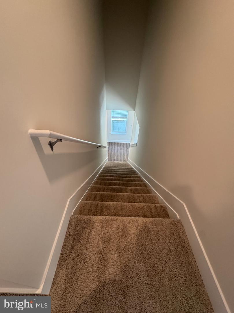 139 Wappinger Ter Property Photo 18