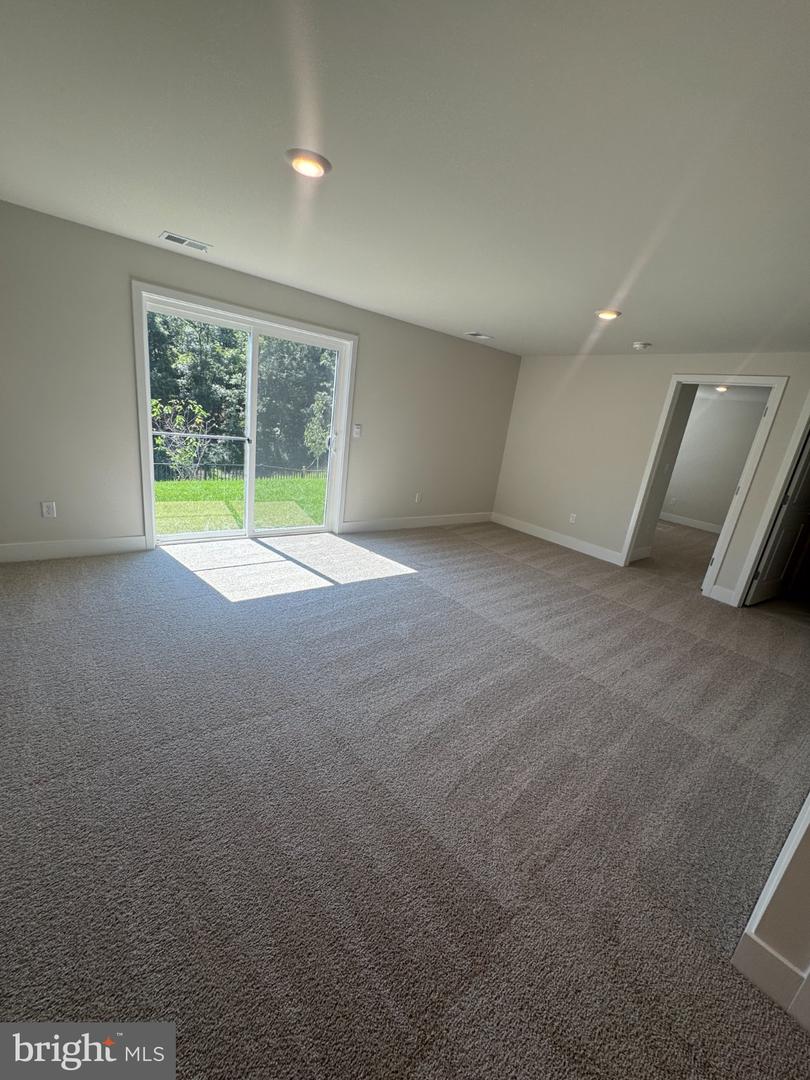 139 Wappinger Ter Property Photo 29