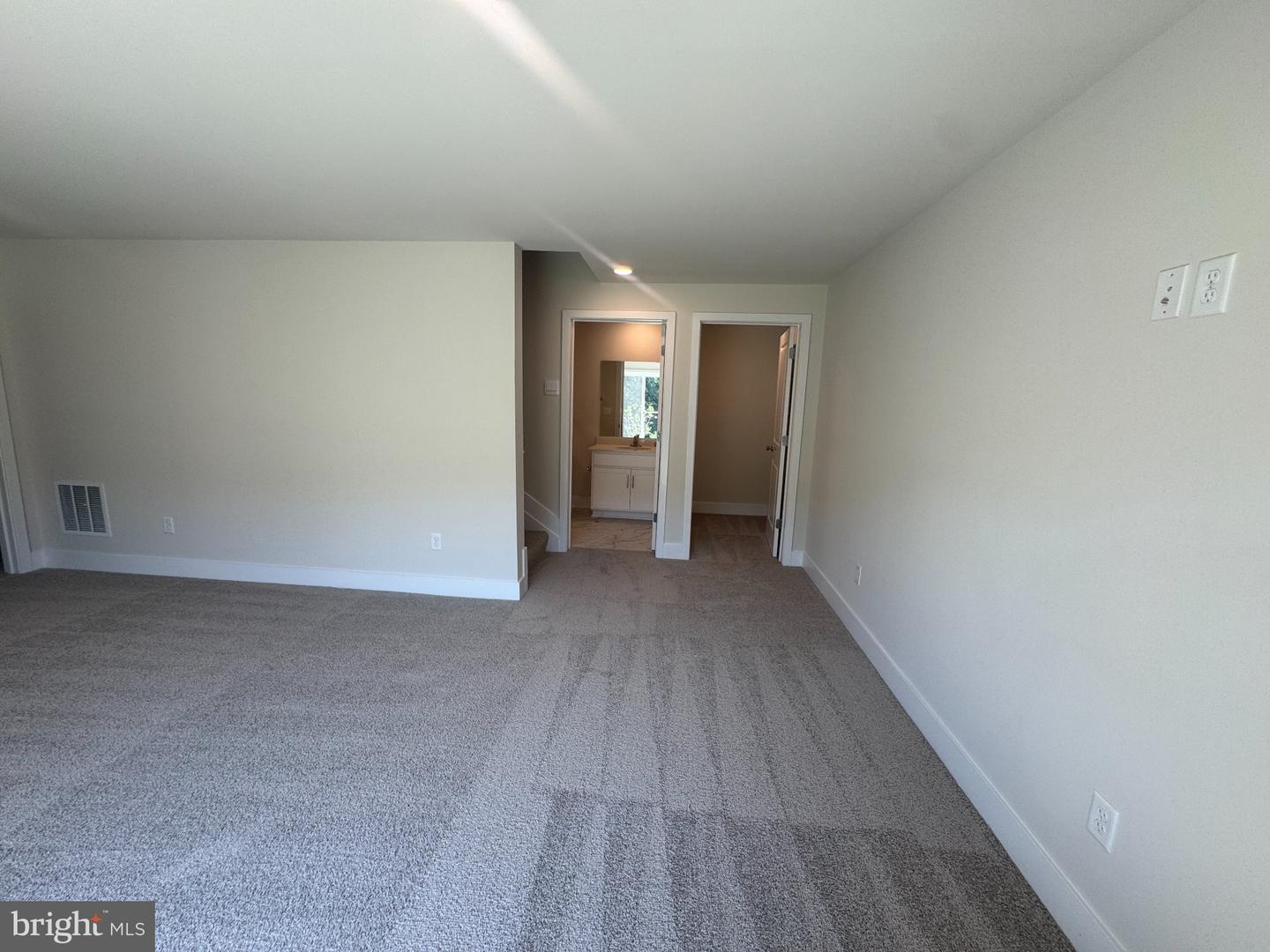 139 Wappinger Ter Property Photo 32