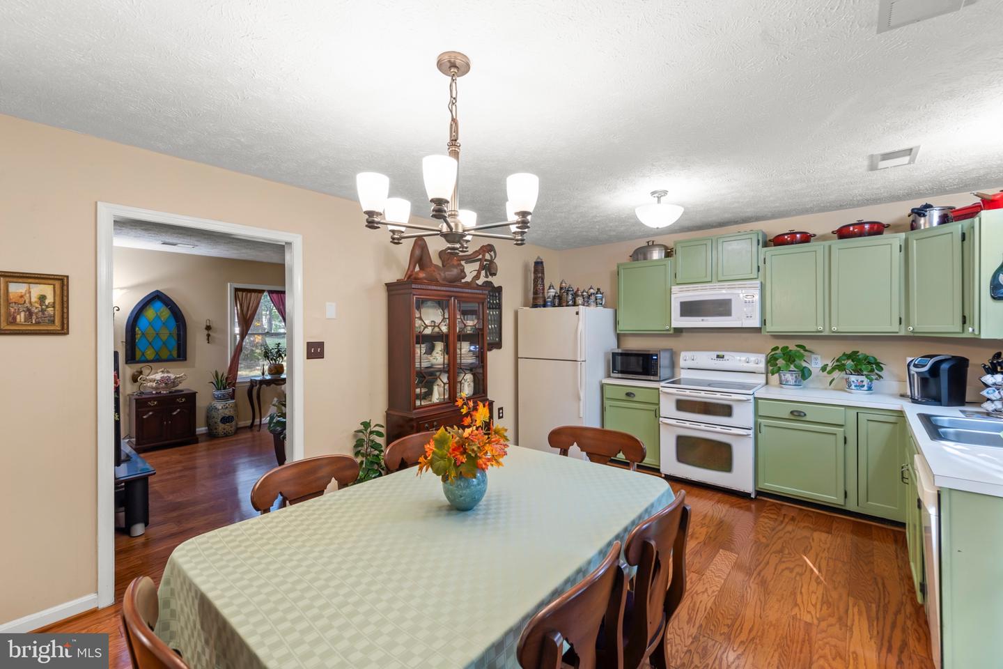 245 Glenridge Drive Property Photo 6