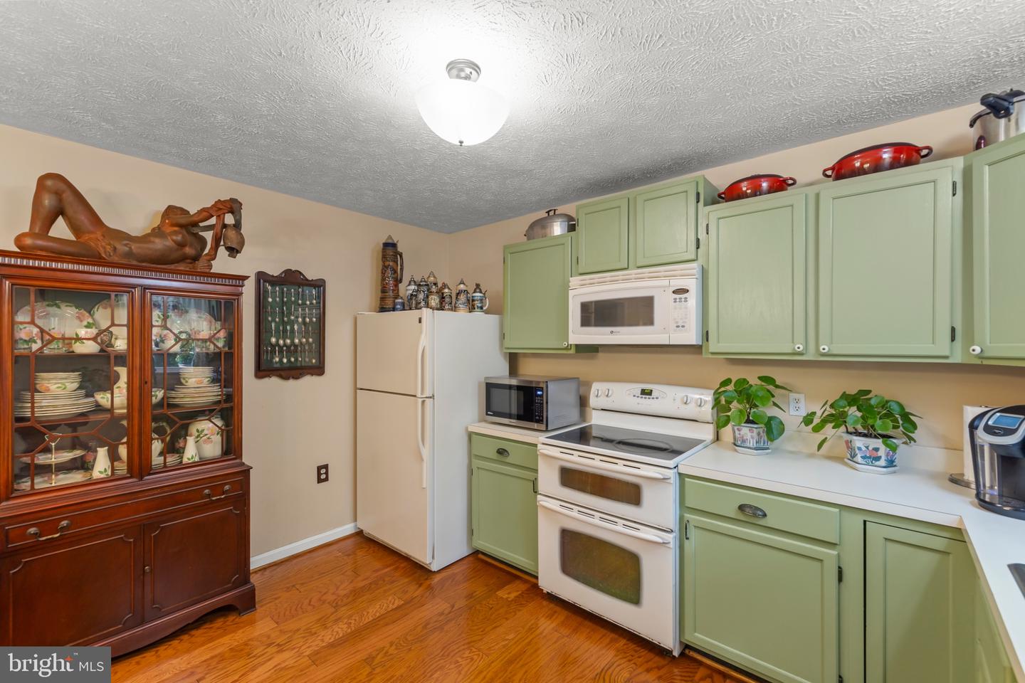 245 Glenridge Drive Property Photo 8