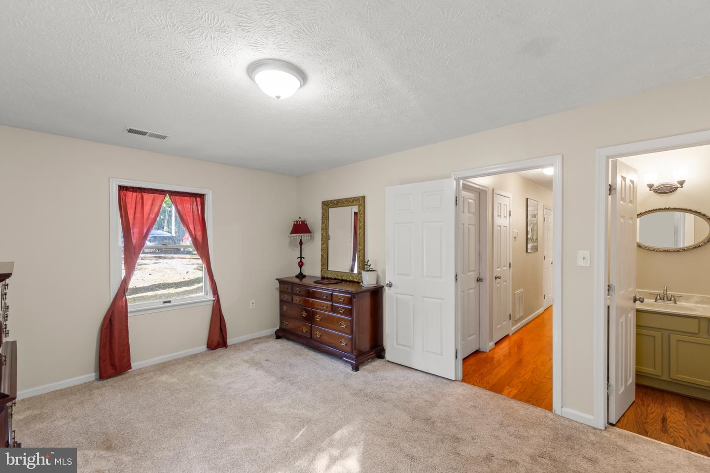 245 Glenridge Drive Property Photo 9