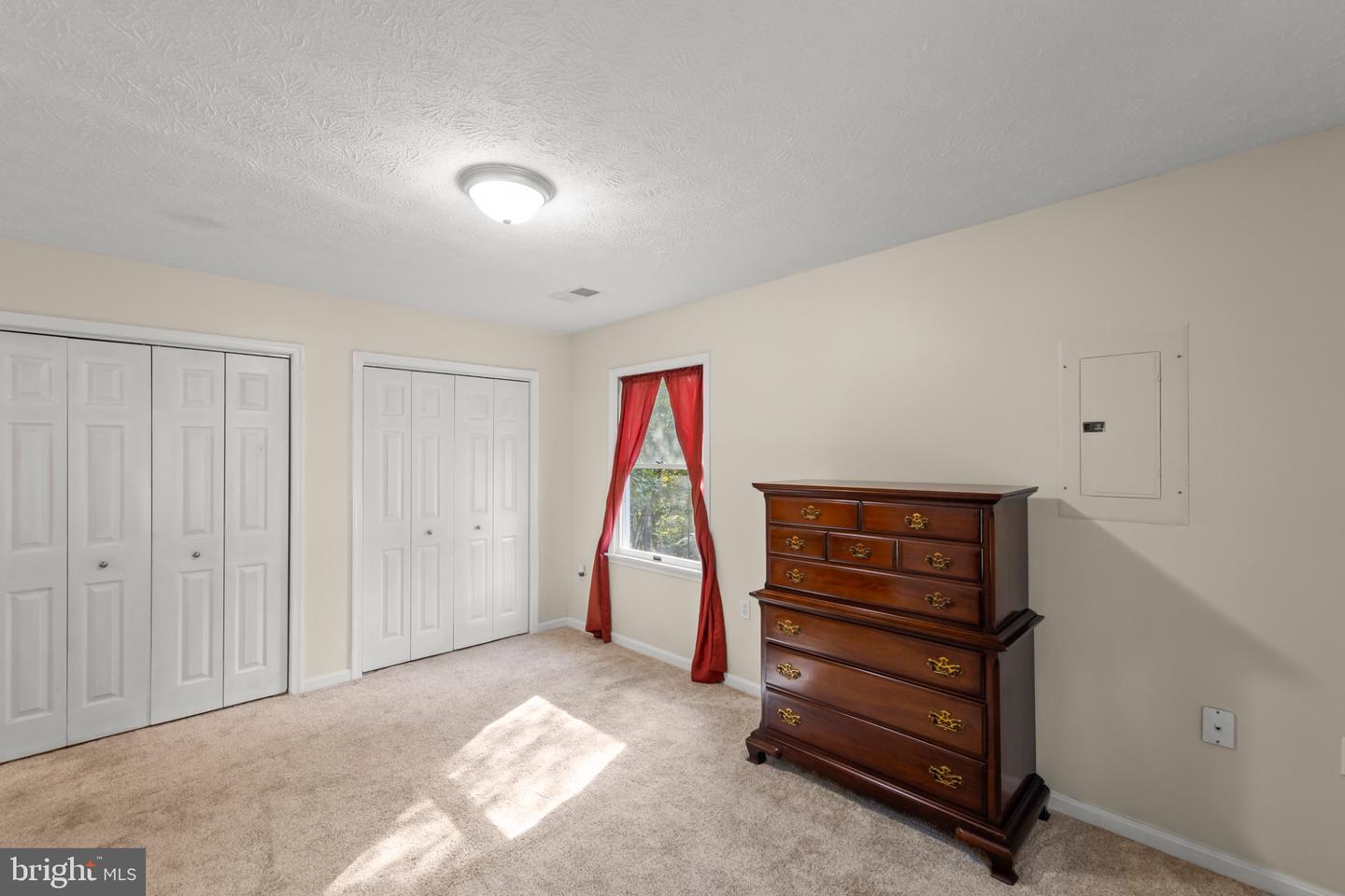 245 Glenridge Drive Property Photo 12