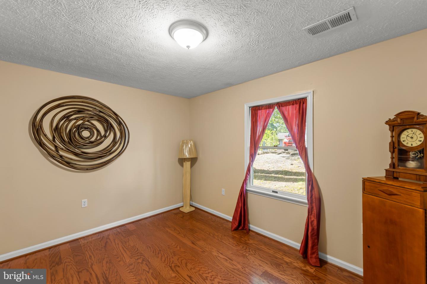 245 Glenridge Drive Property Photo 15