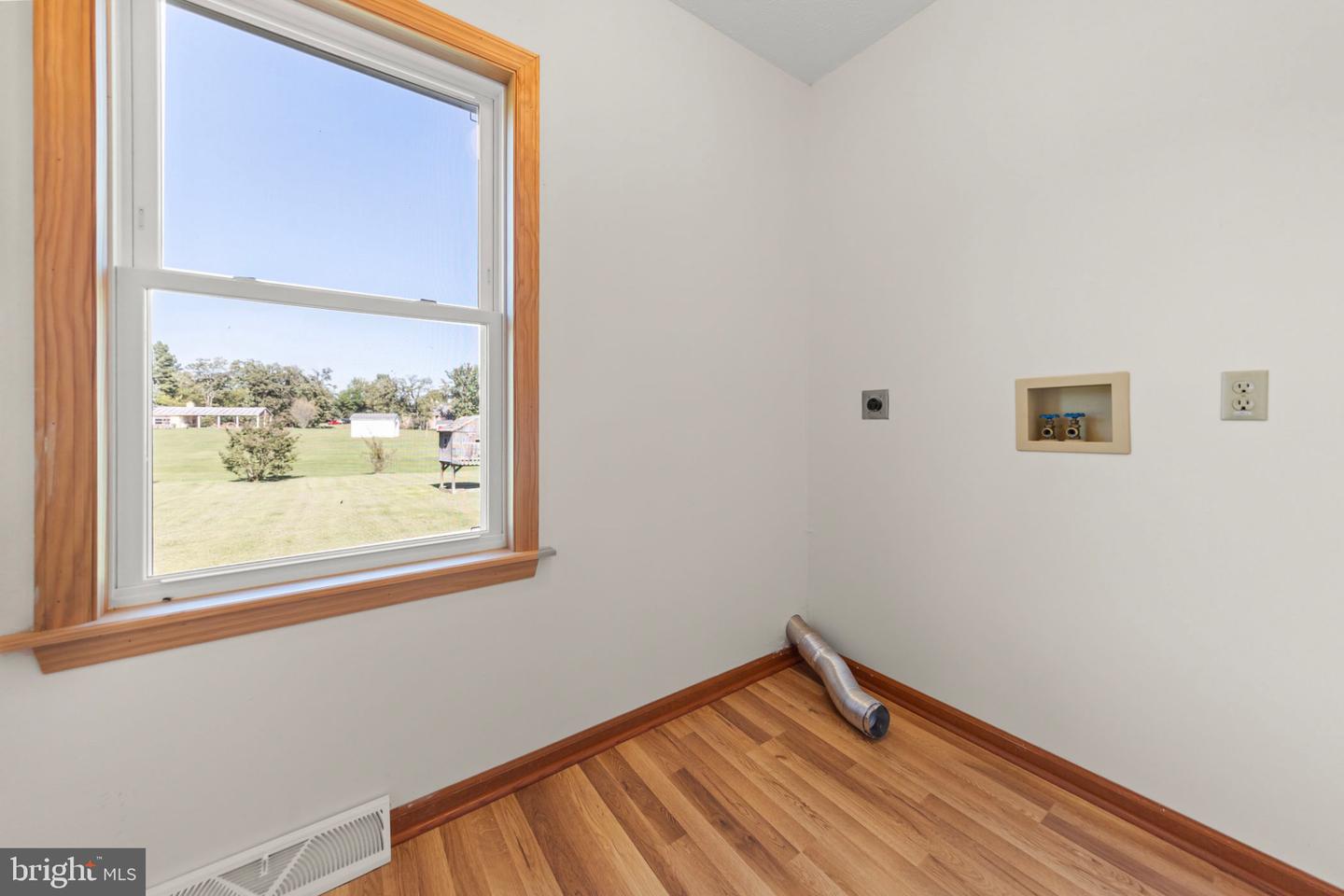 182 Front Dr Property Photo 7