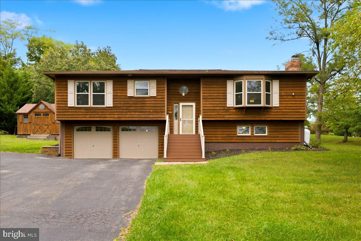 409 SUNSET CIR Property Photo 1