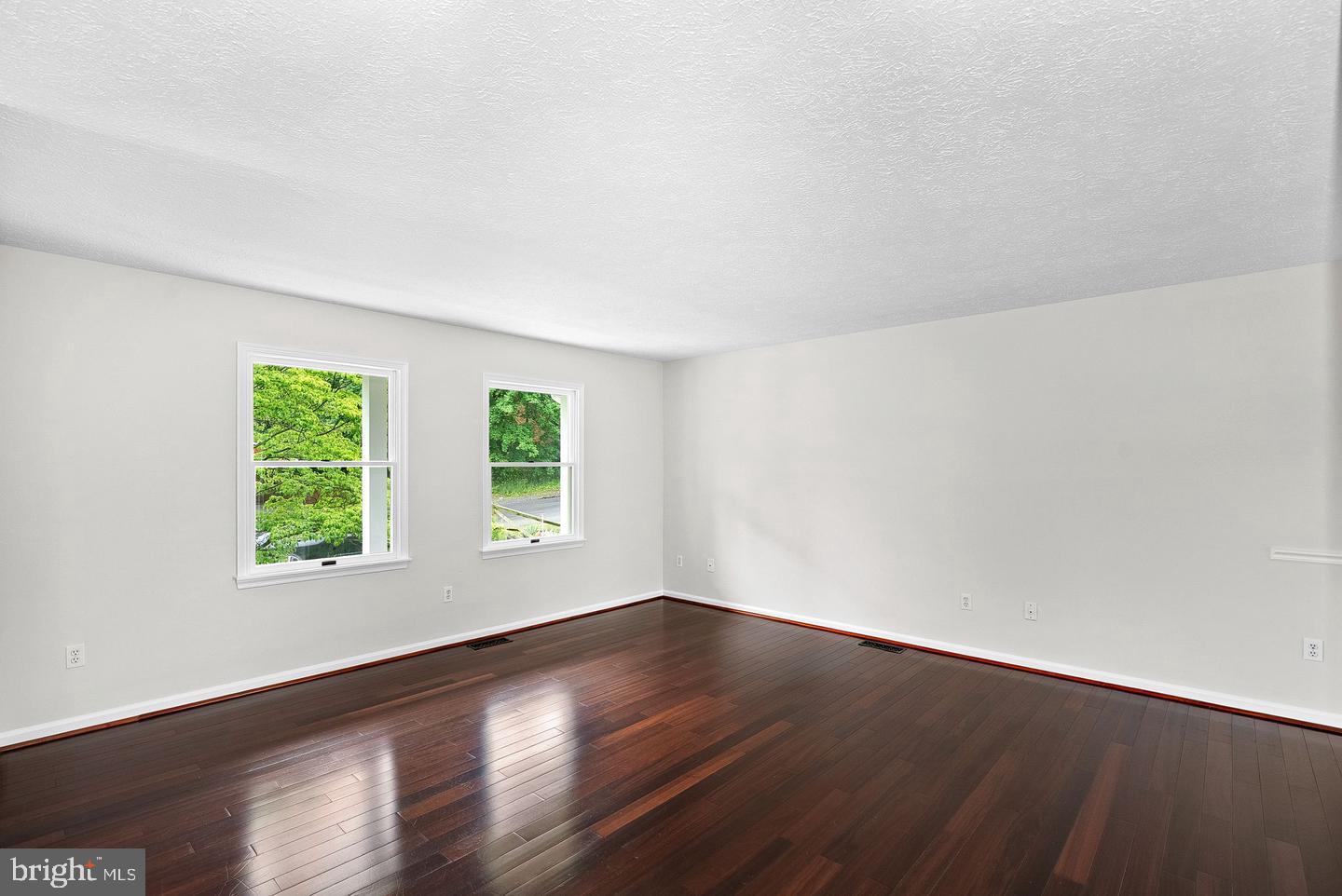 187 Village Ct Property Photo 16