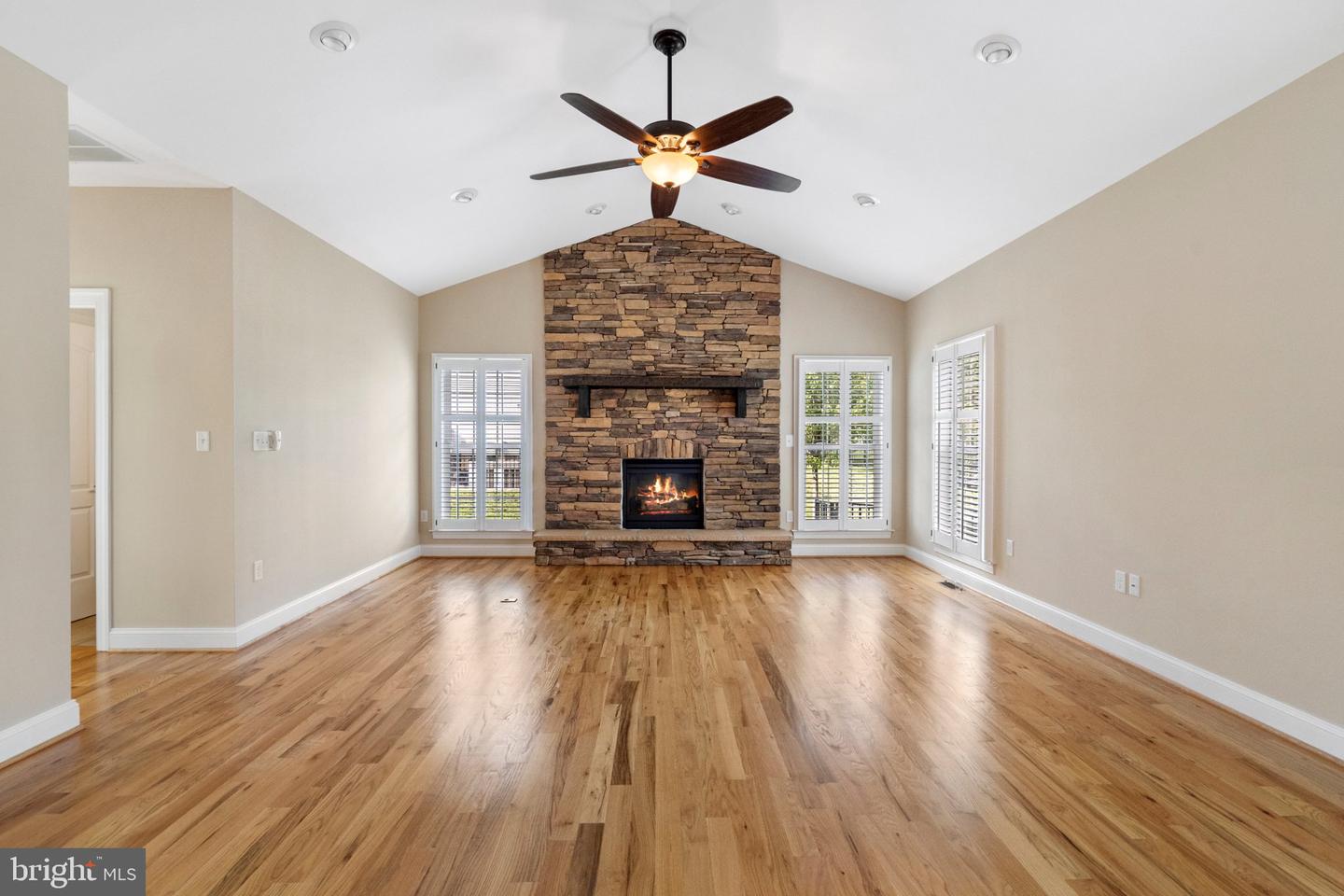 150 Abrams Pointe Blvd Property Photo 6
