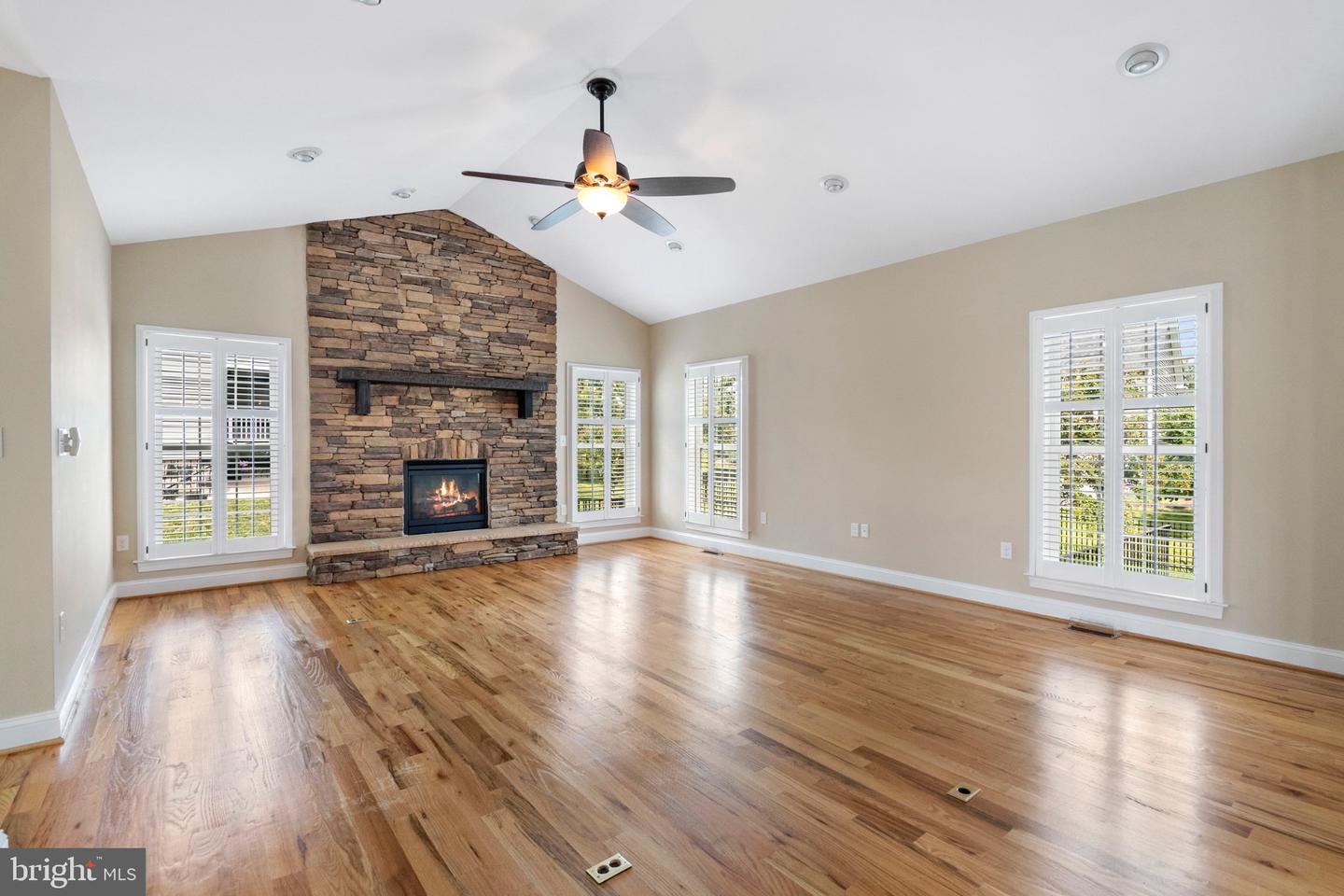 150 Abrams Pointe Blvd Property Photo 8