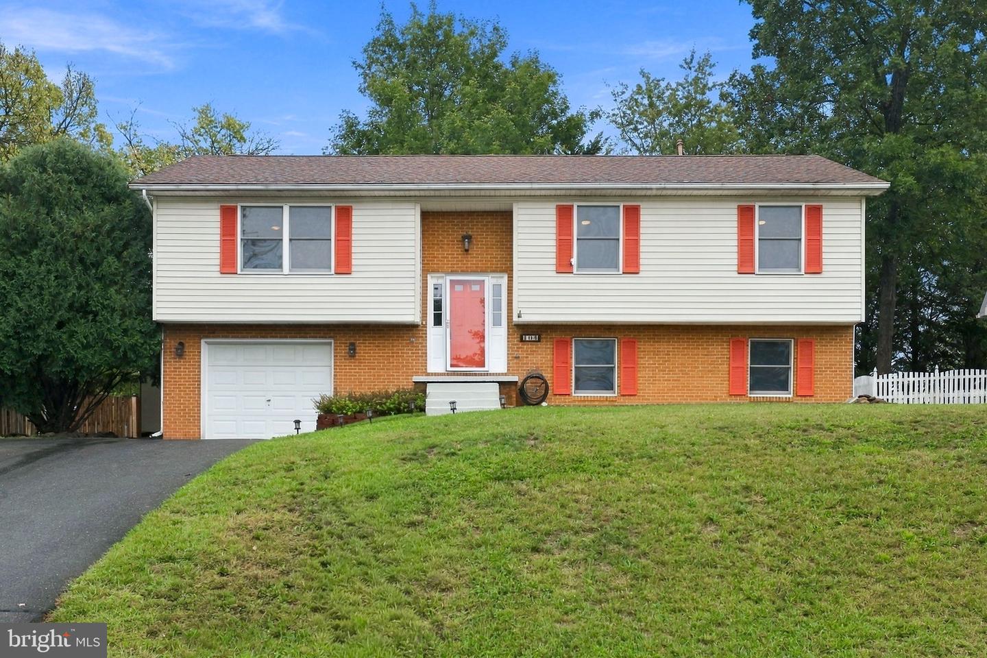 104 Keswick Ct Property Photo 1
