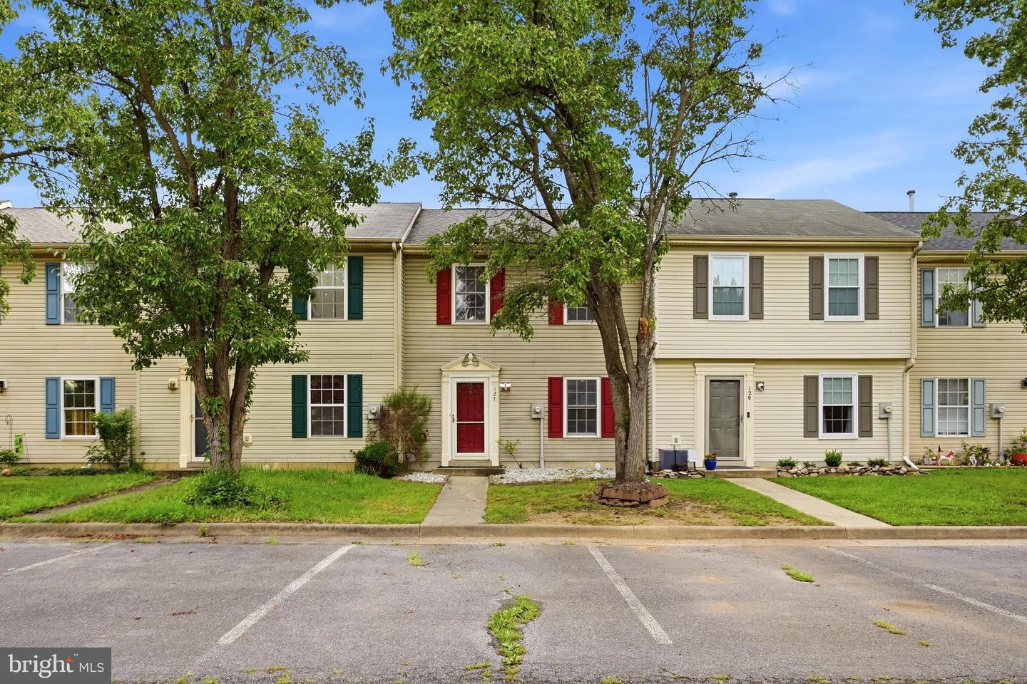 127 GEORGETOWNE CT Property Photo 1