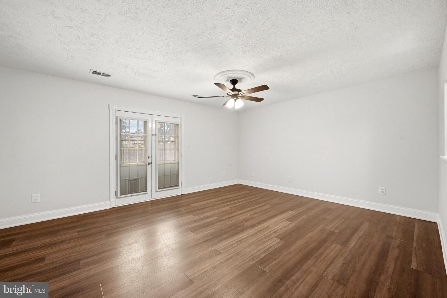 127 Georgetowne Ct Property Photo 5