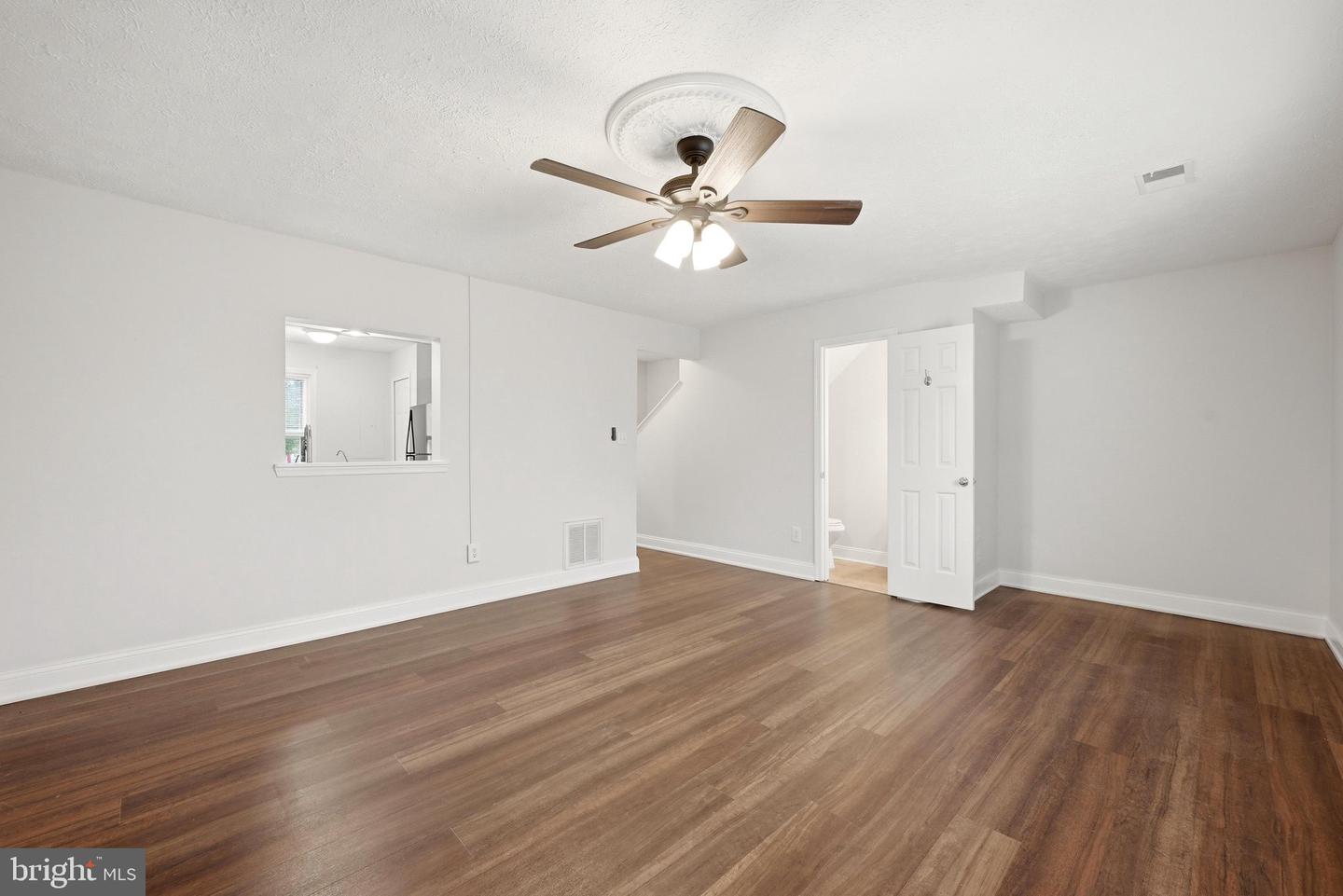 127 Georgetowne Ct Property Photo 6