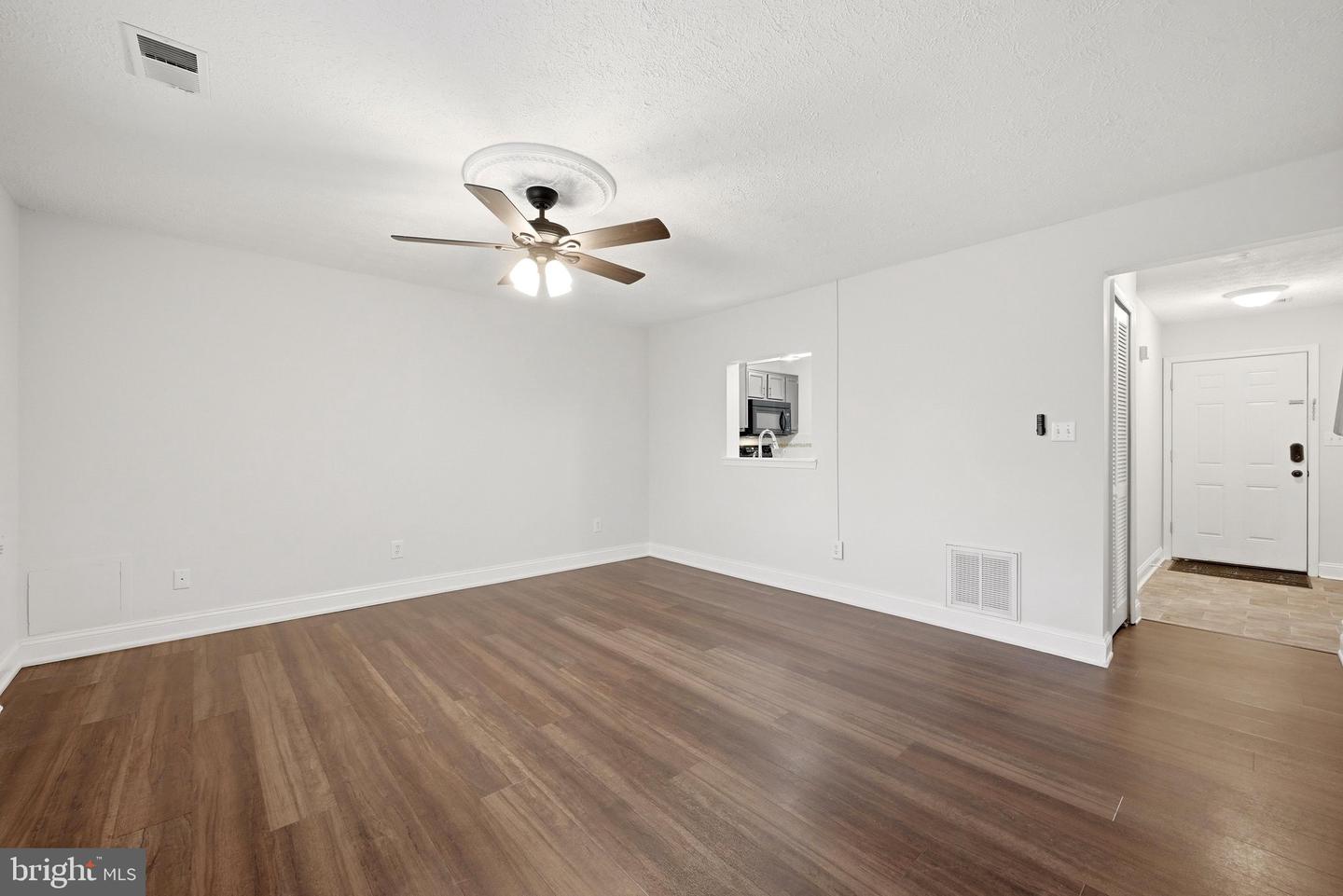 127 Georgetowne Ct Property Photo 7
