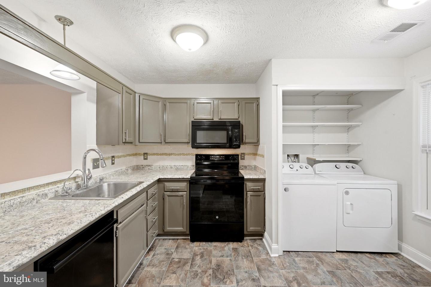 127 Georgetowne Ct Property Photo 8