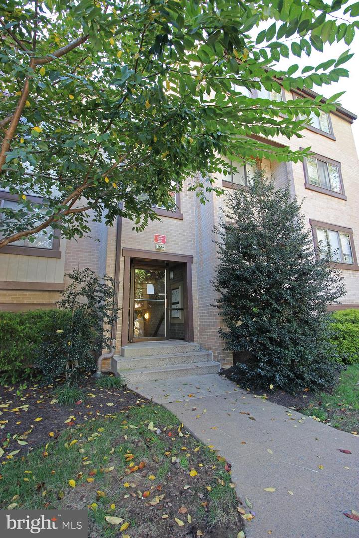 1662 Parkcrest Cir #400 Property Photo