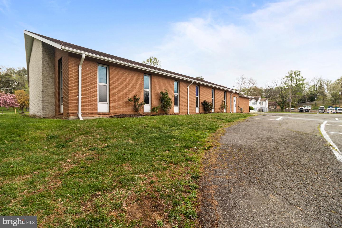5001 Backlick Rd Property Photo 4