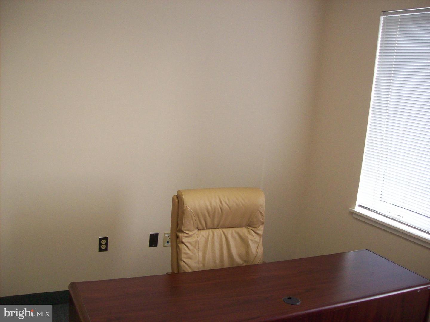 464 Herndon Pkwy #216 Property Photo 3
