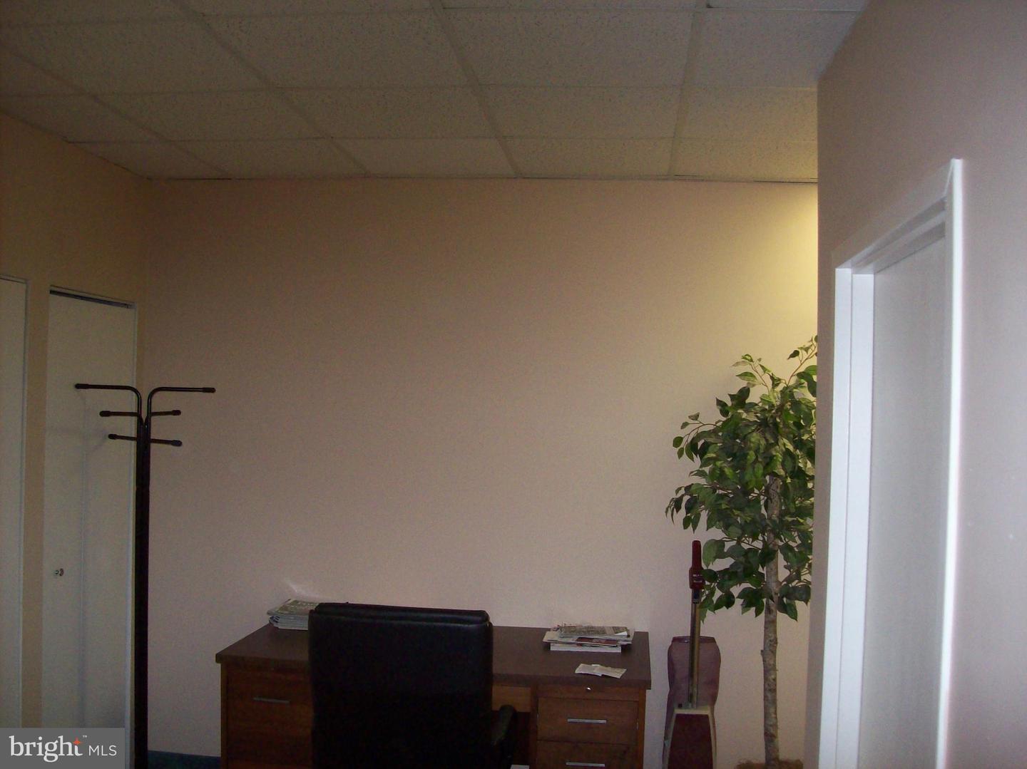 464 Herndon Pkwy #216 Property Photo 6