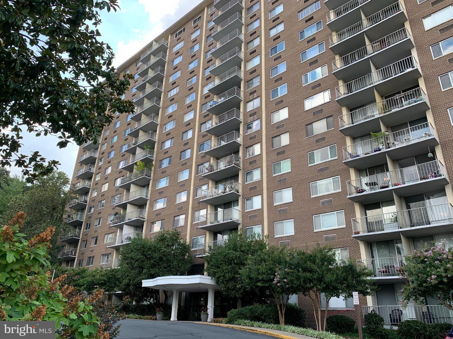 2059 Huntington Ave #808 Property Photo 1