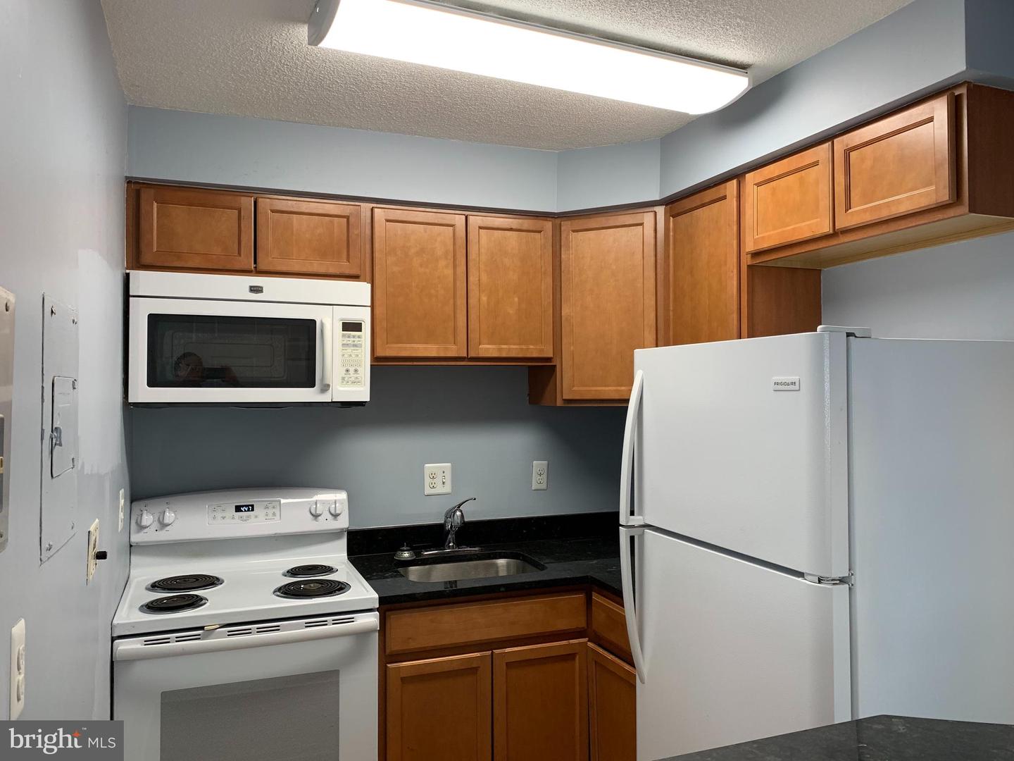 2059 Huntington Ave #808 Property Photo 4