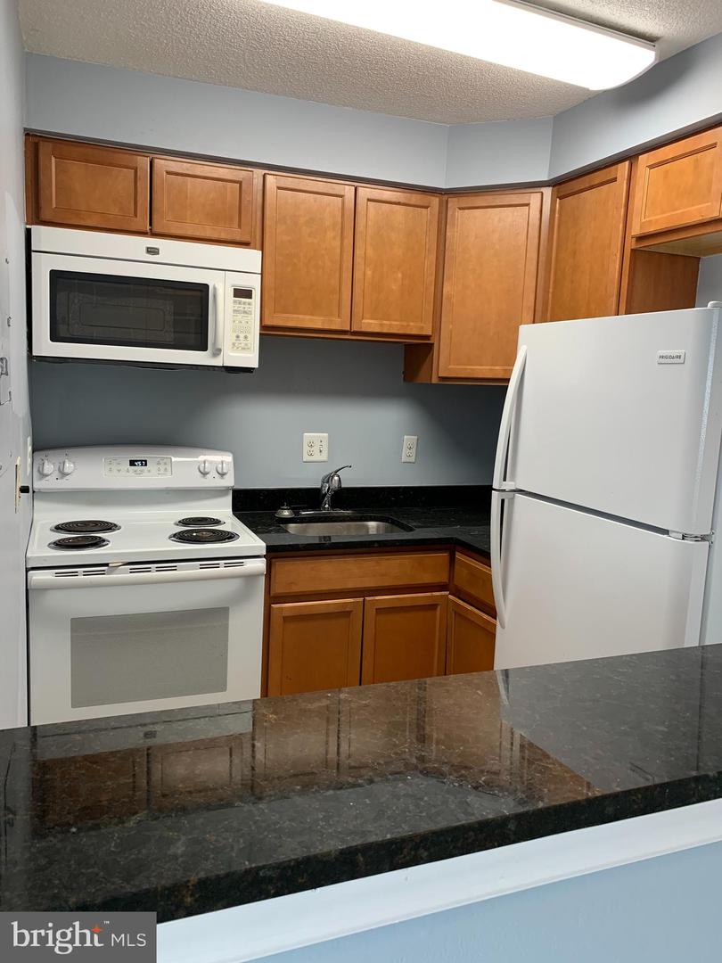 2059 Huntington Ave #808 Property Photo 28