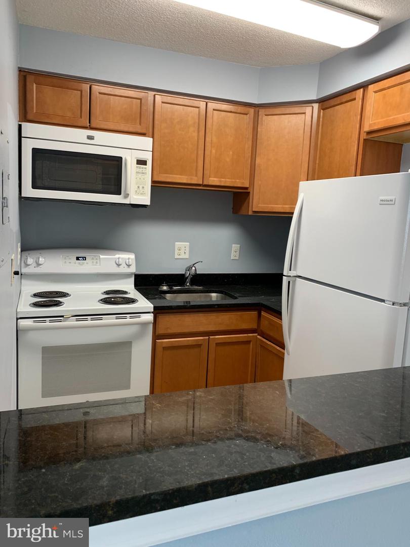 2059 Huntington Ave #808 Property Photo 29
