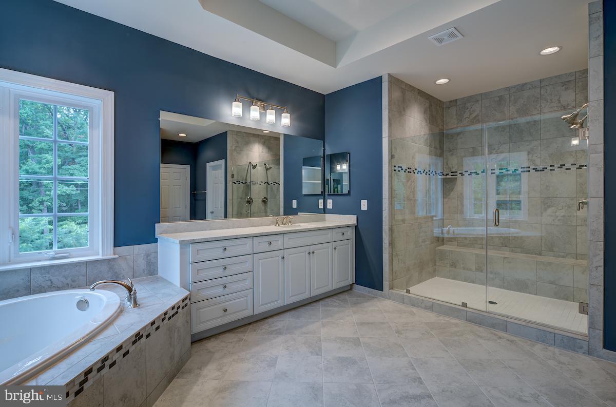 4610 Fairfax Manor Ct Property Photo 8
