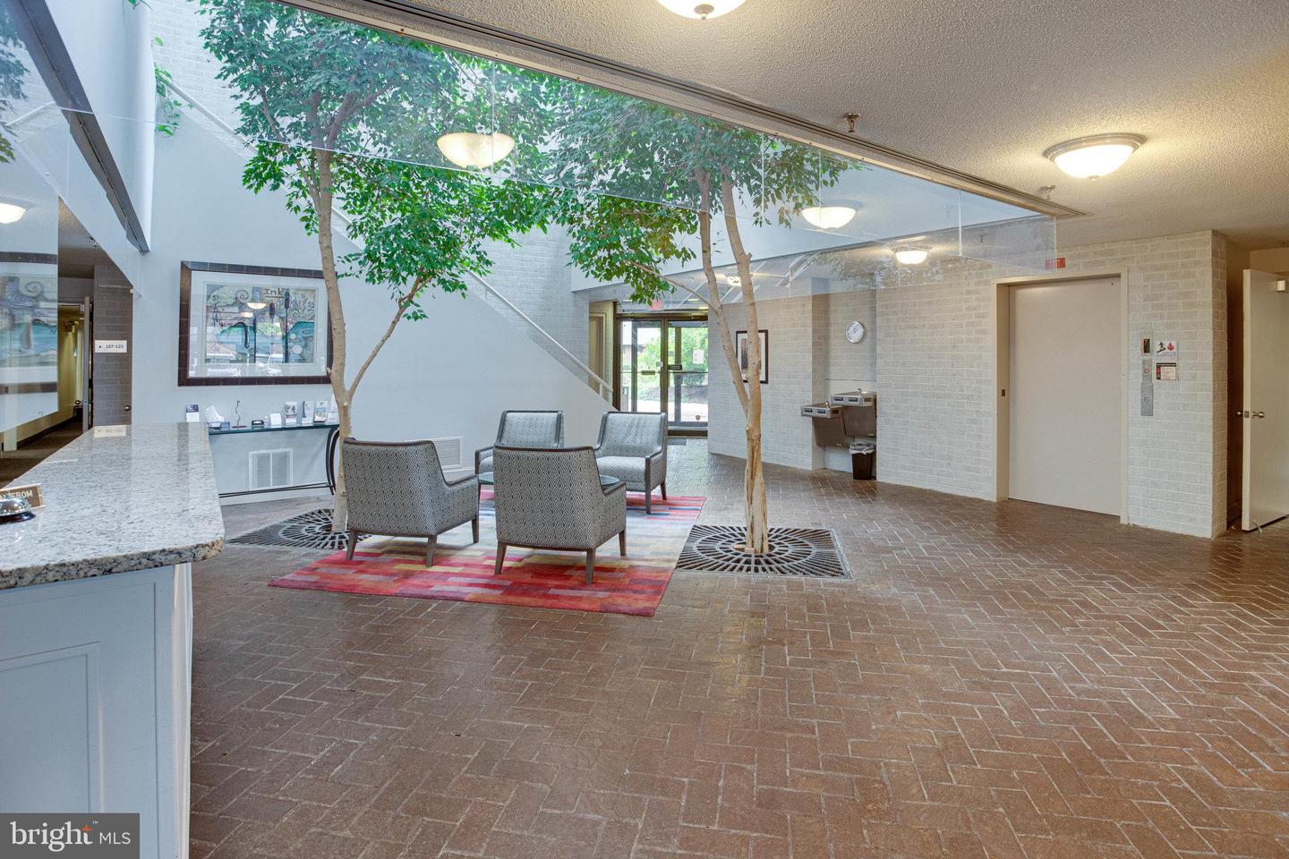 5641 Burke Centre Property Photo 3