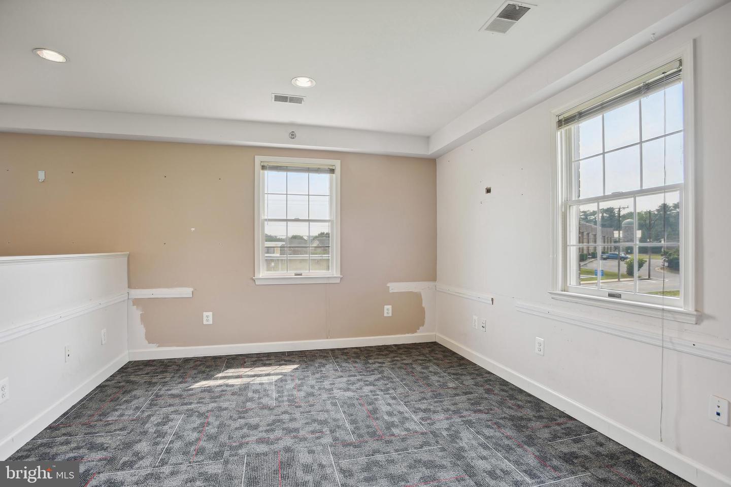 731 Walker Rd #a2-b2 Property Photo 4