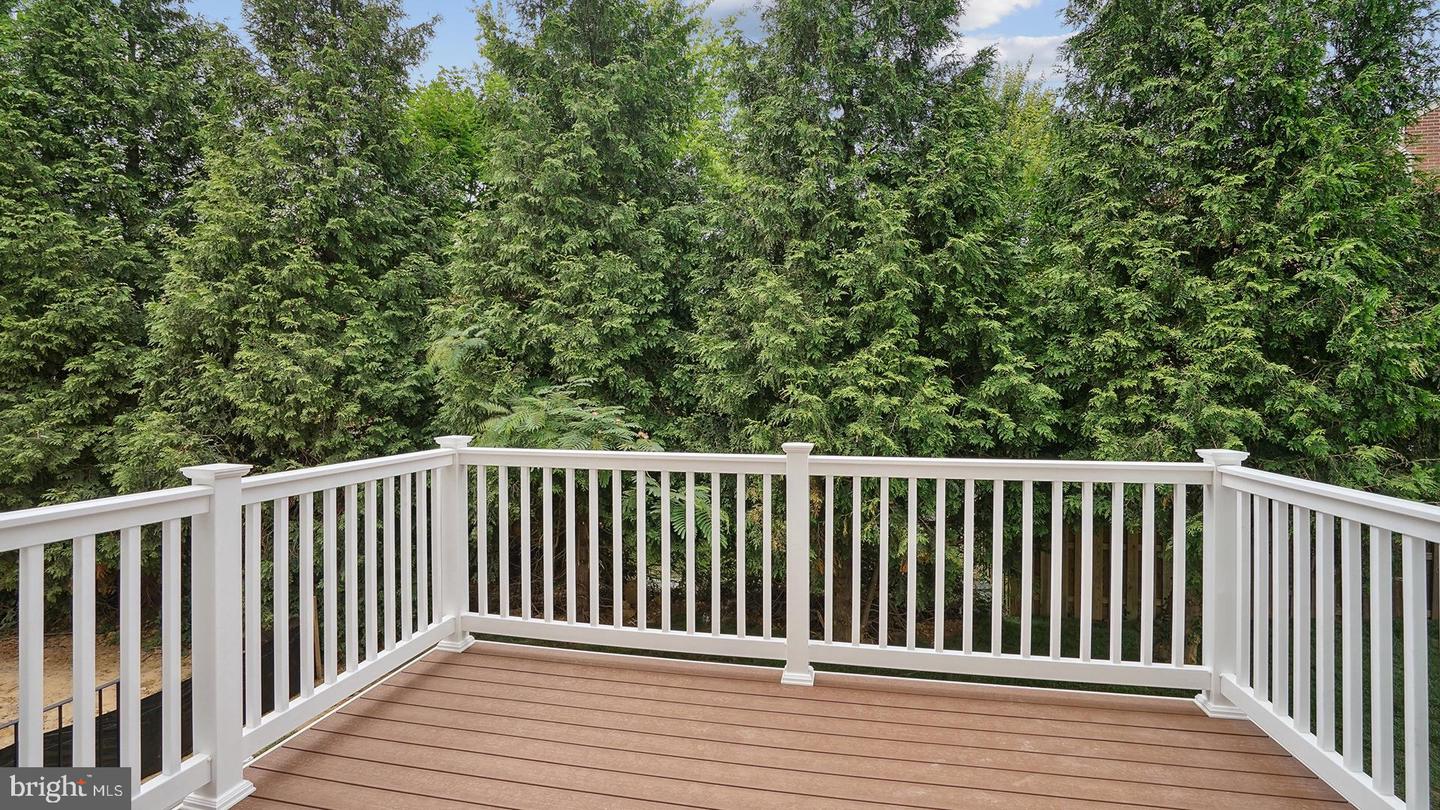 10568 Red Oak St Property Photo 5