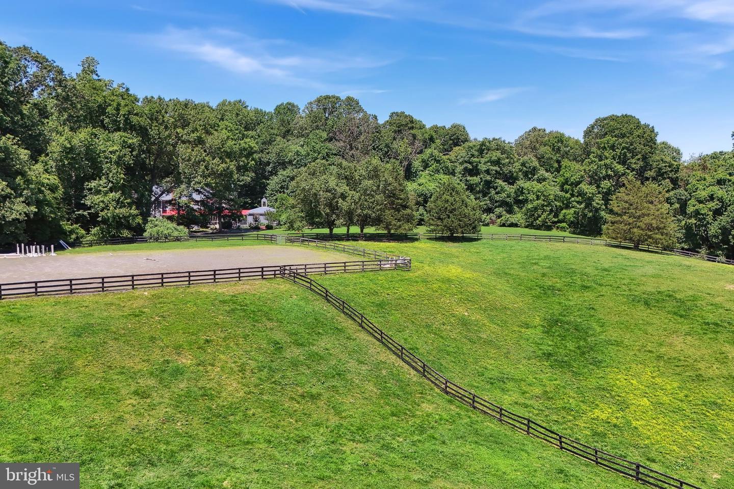 9341 Cornwell Farm Dr Property Photo 4