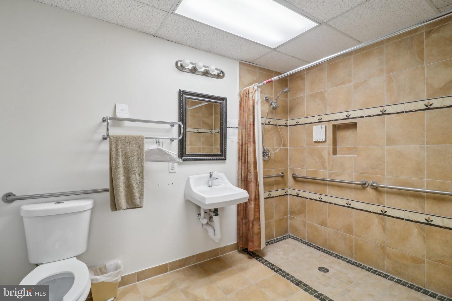 2235 Cedar Ln #201 Property Photo 24