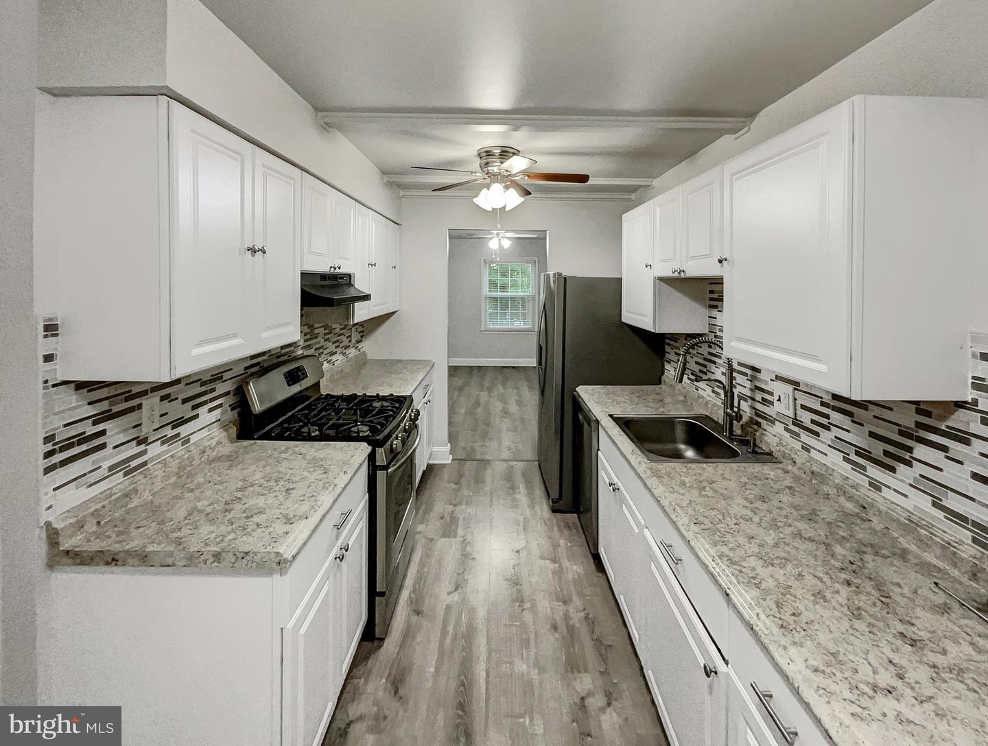 14849 Leicester Ct Property Photo 6