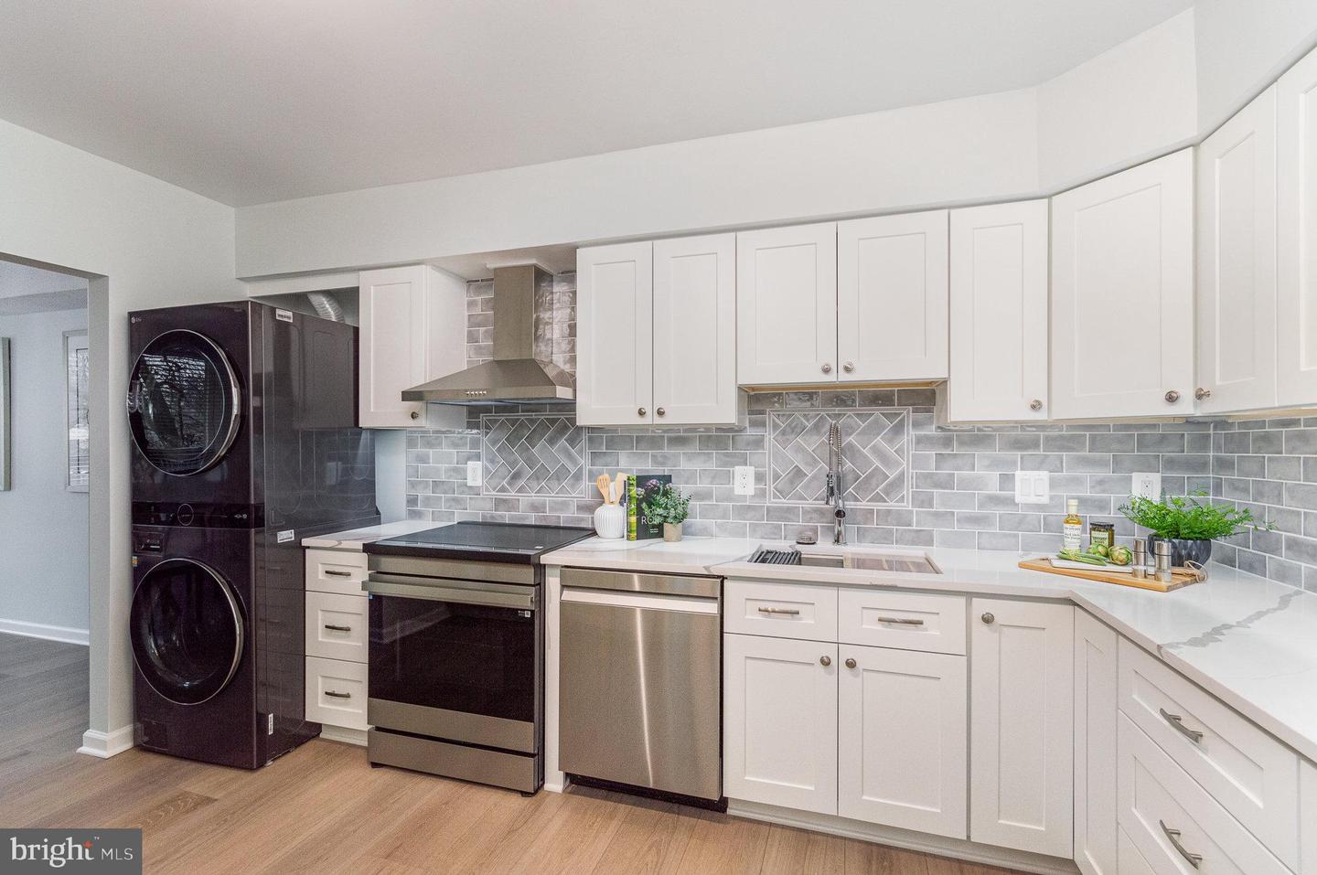 3713 S George Mason Dr #211w Property Photo