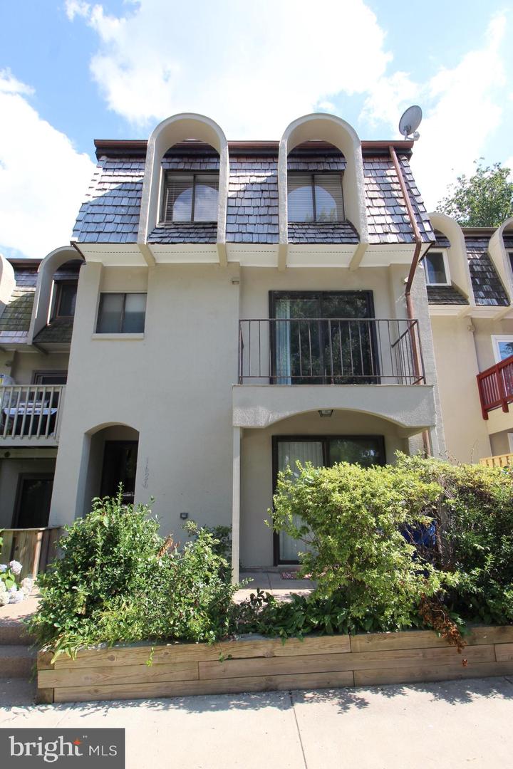 1626 Valencia Way Property Photo