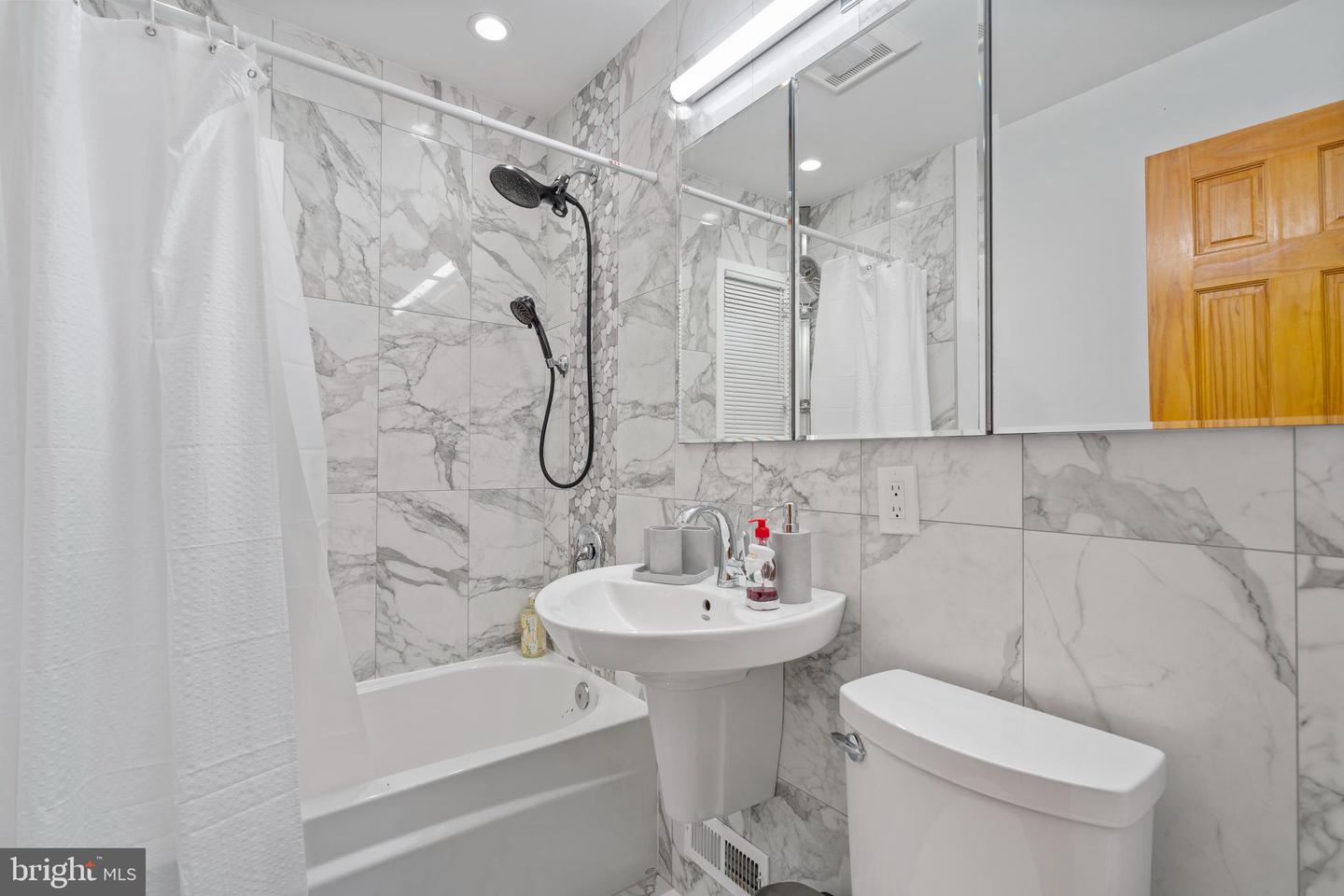 7406 Axton St Property Photo 20