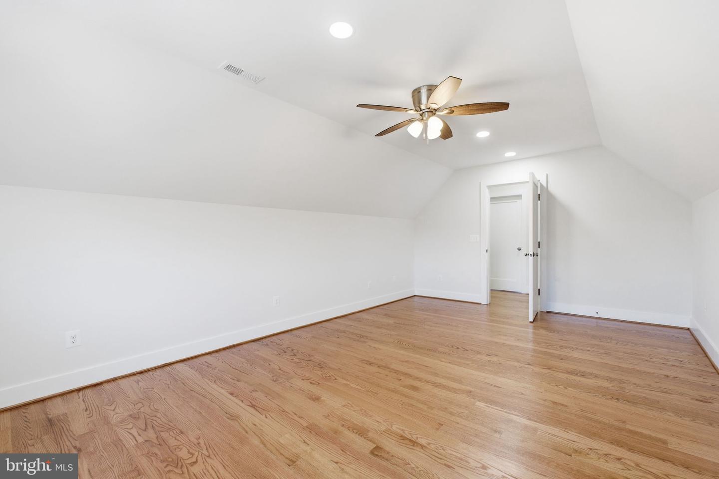 7631 Lisle Ave Property Photo 52