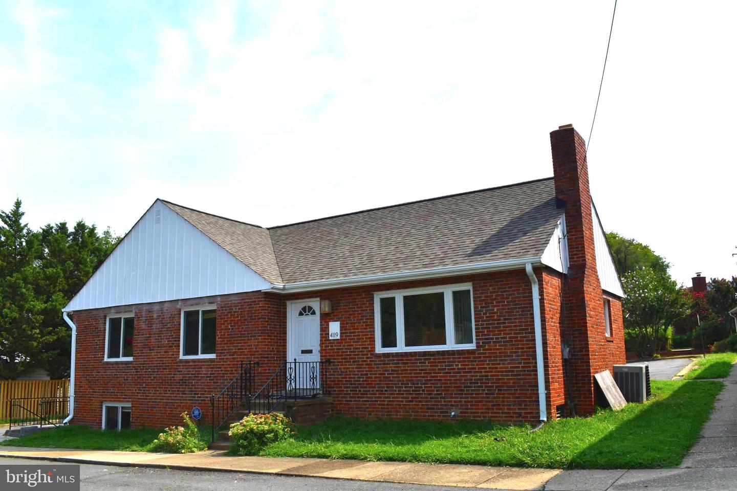4119 Chatelain Rd Property Photo 1