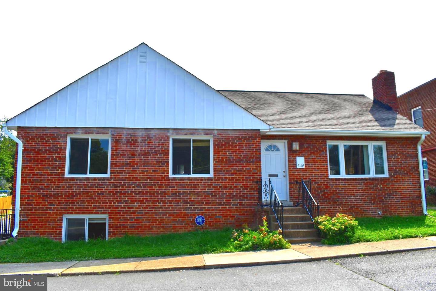 4119 Chatelain Rd Property Photo 6